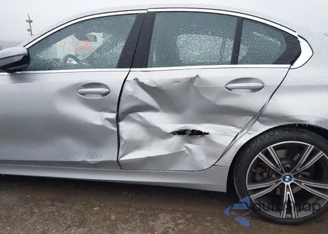 2021 BMW 330I xDrive z USA, uszkodzony, nr VIN WBA5R7C0XMFK87119